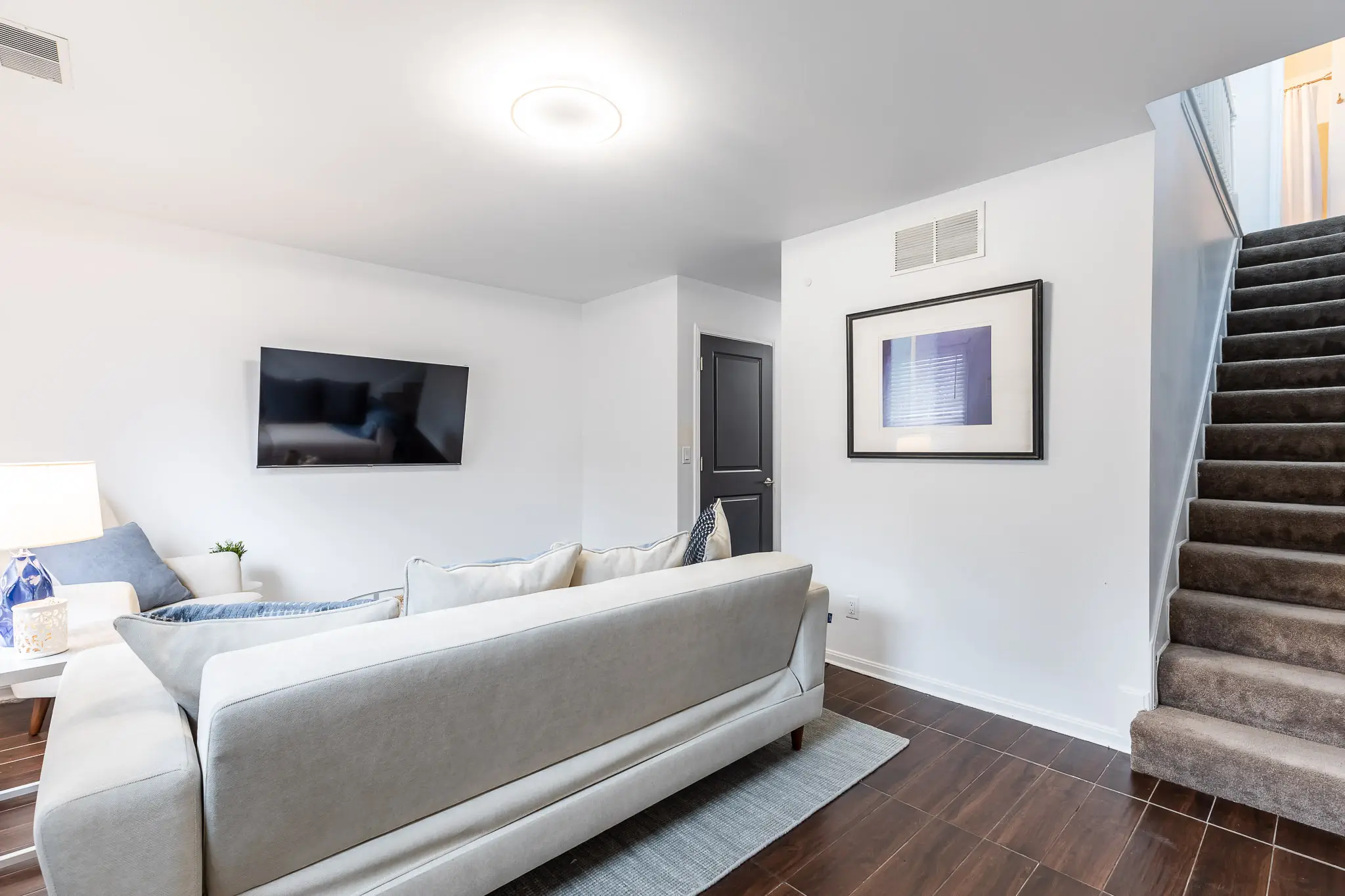 232 W 8th St 41071 low res -11