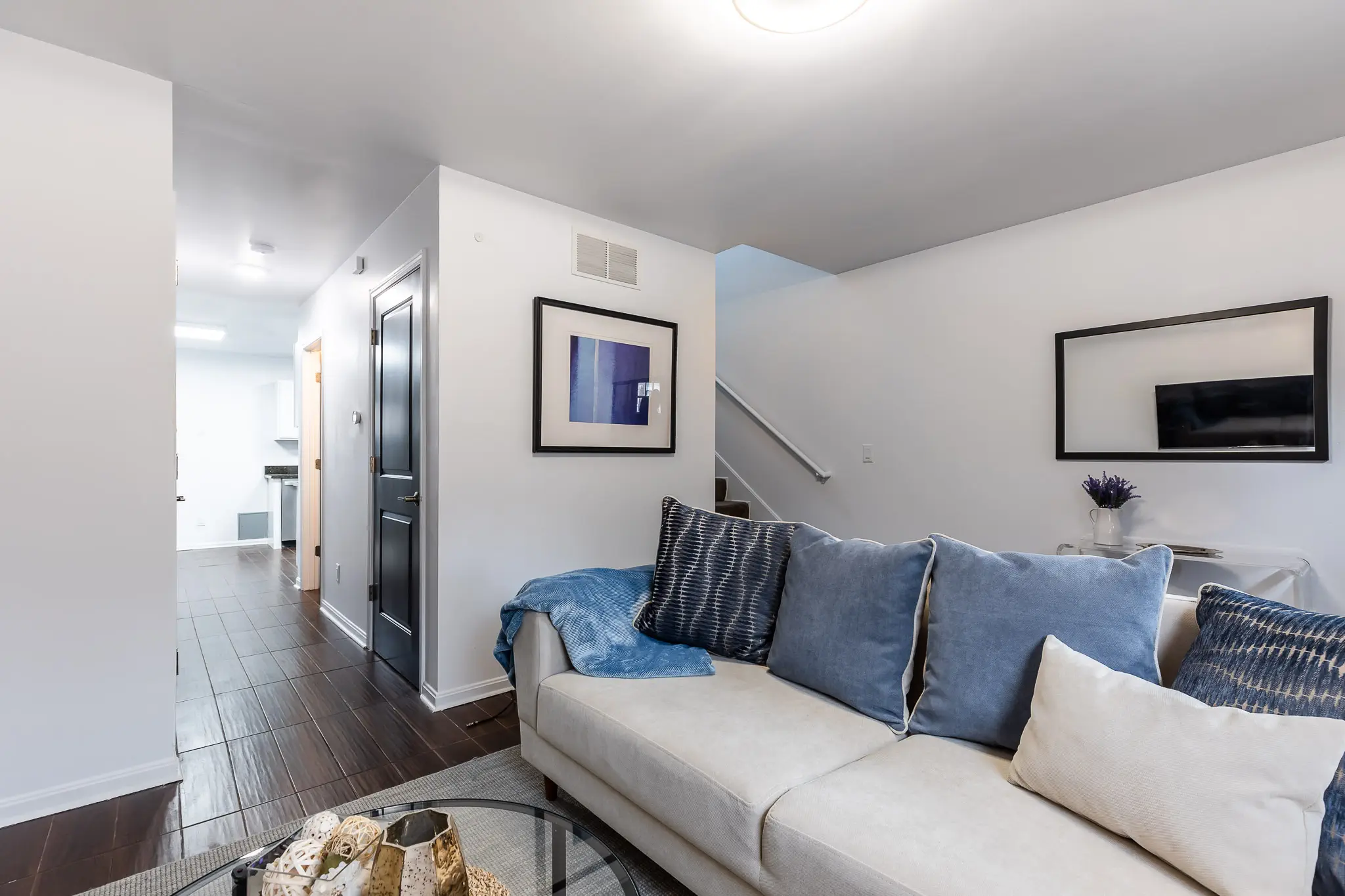 232 W 8th St 41071 low res -15
