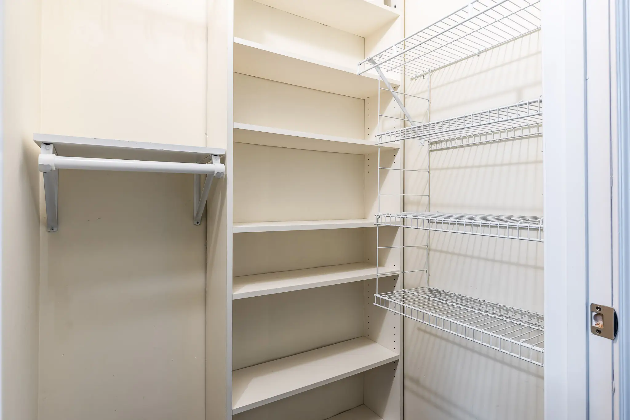 232 W 8th St 41071 low res -17