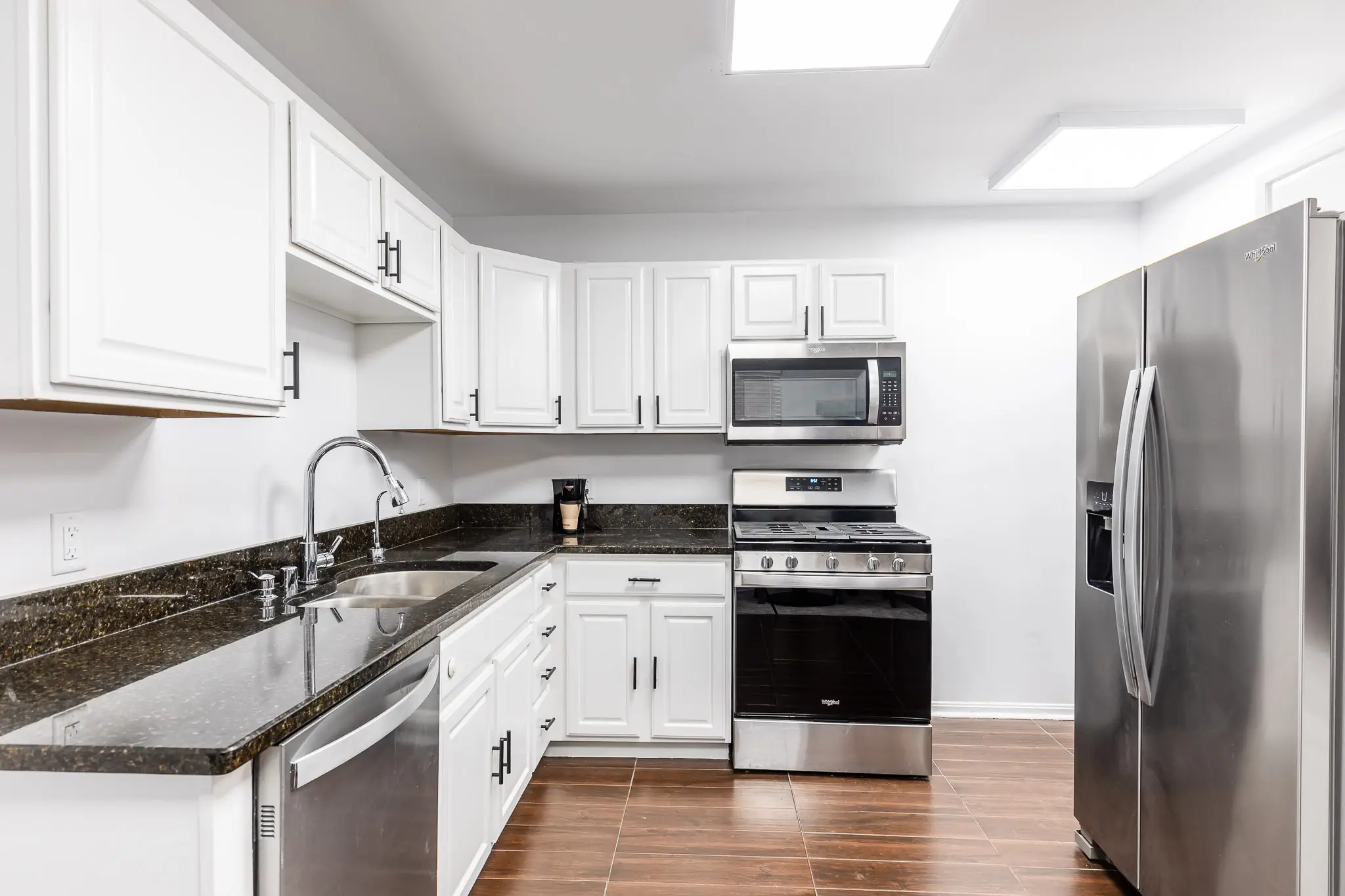 232 W 8th St 41071 low res -23