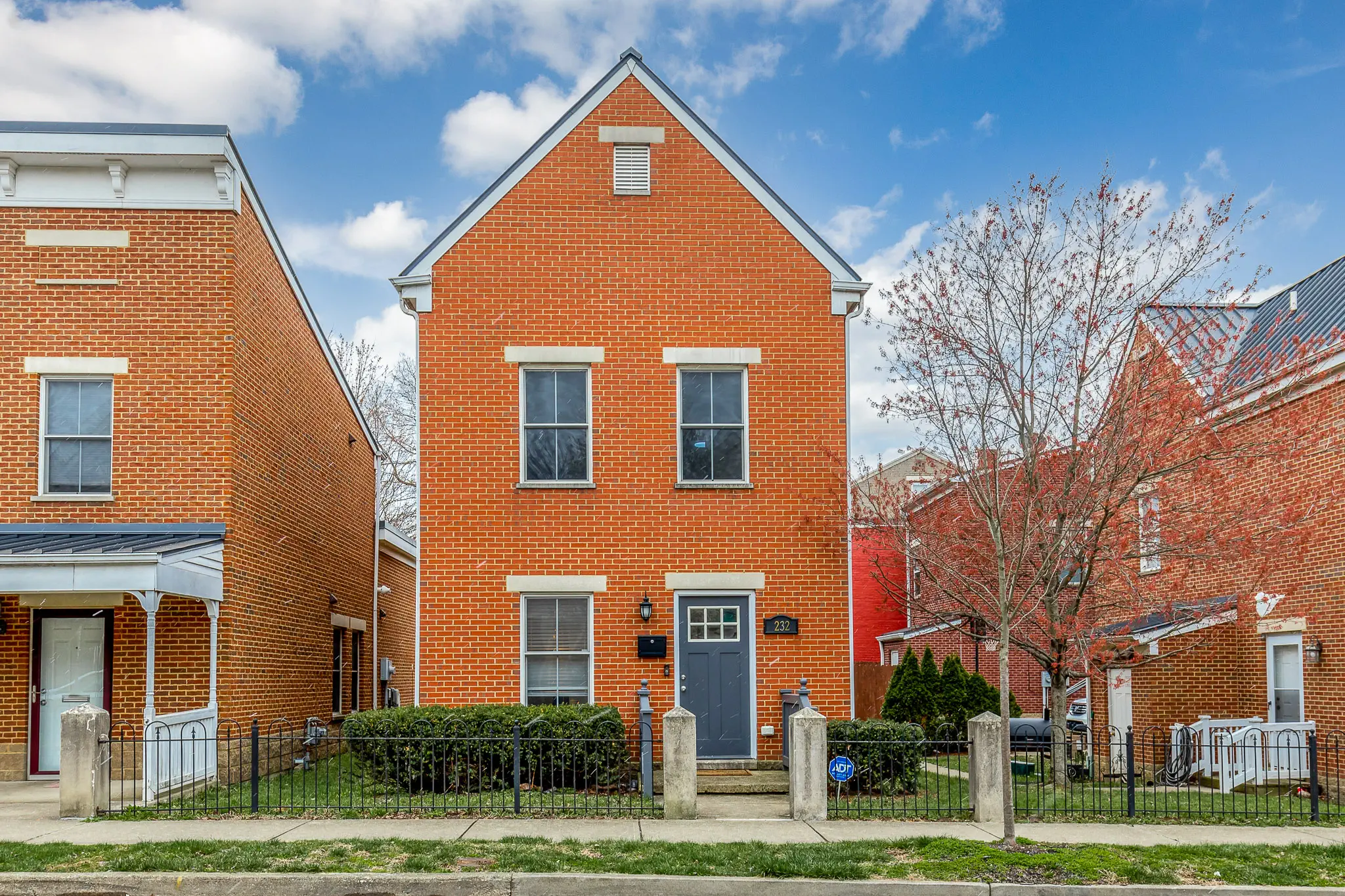 232 W 8th St 41071 low res -27