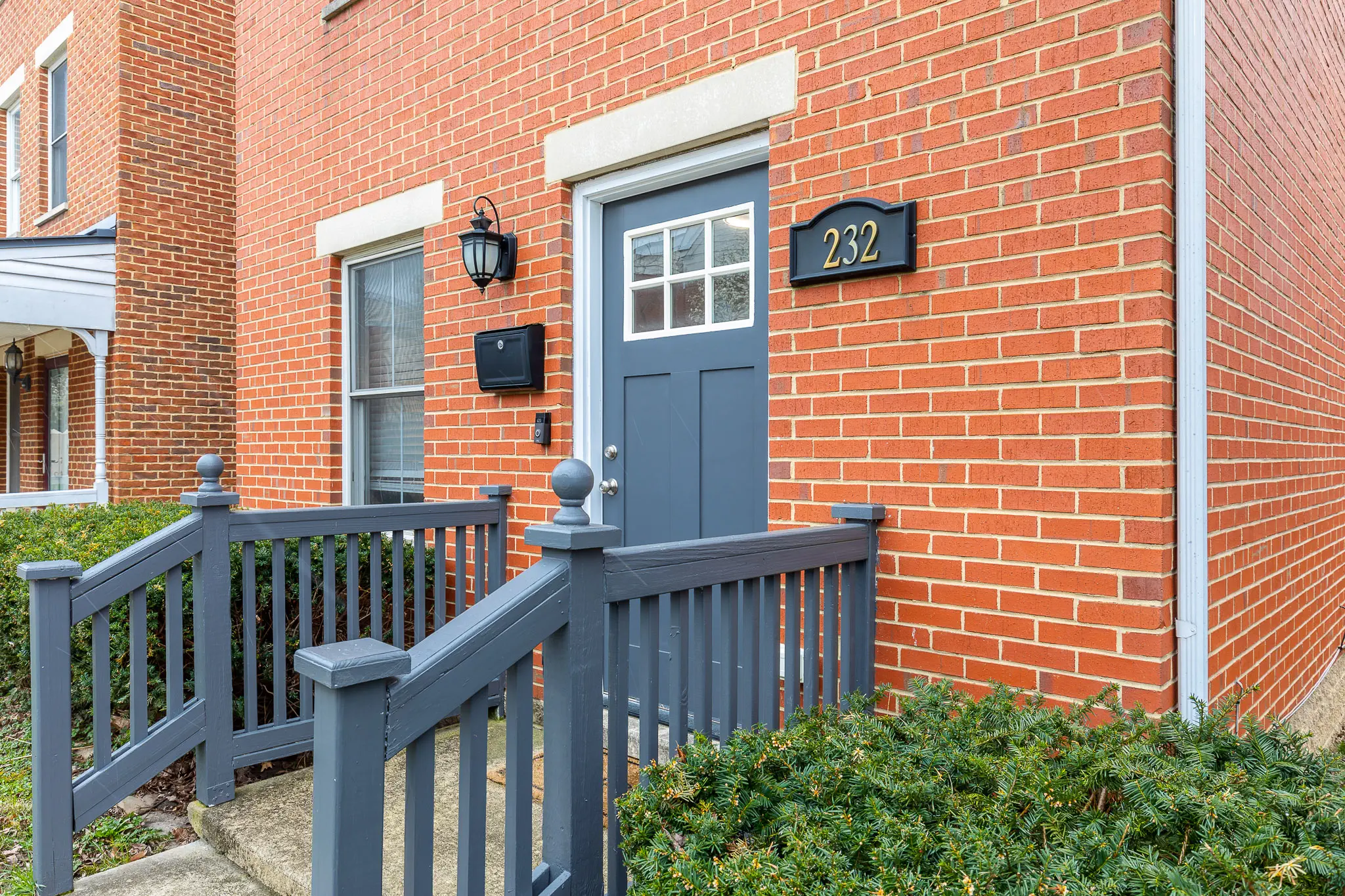 232 W 8th St 41071 low res -30