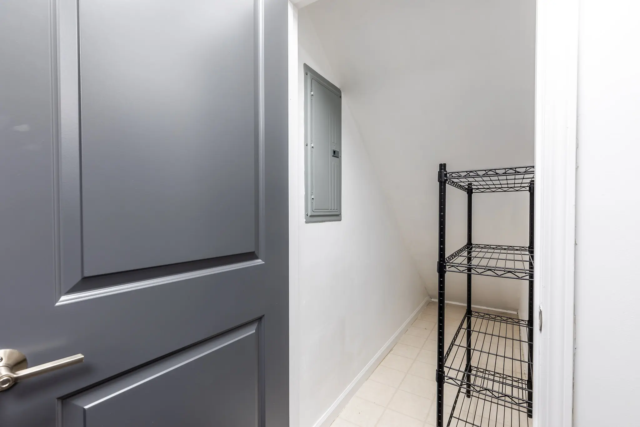 232 W 8th St 41071 low res -31