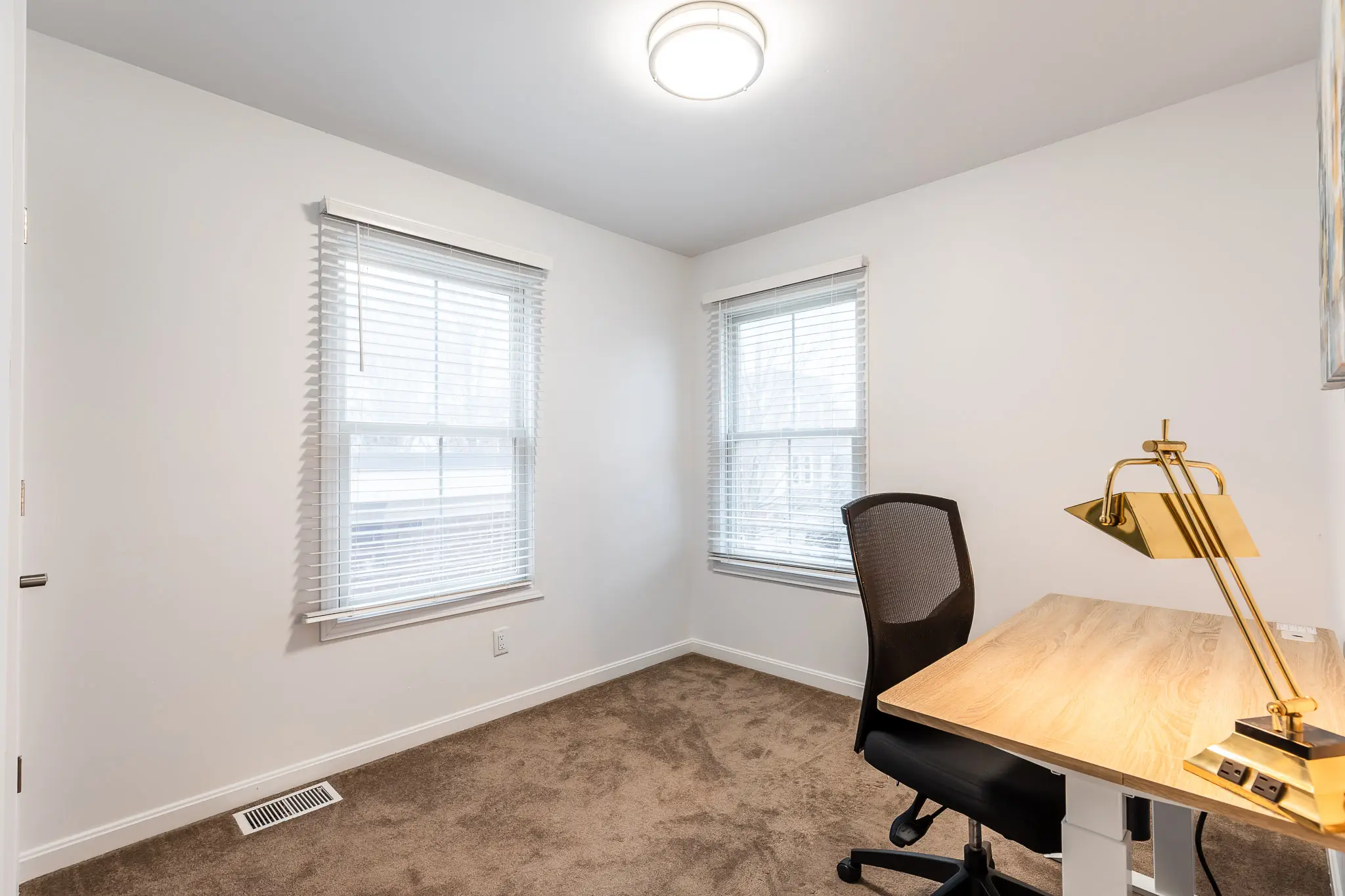 232 W 8th St 41071 low res -7